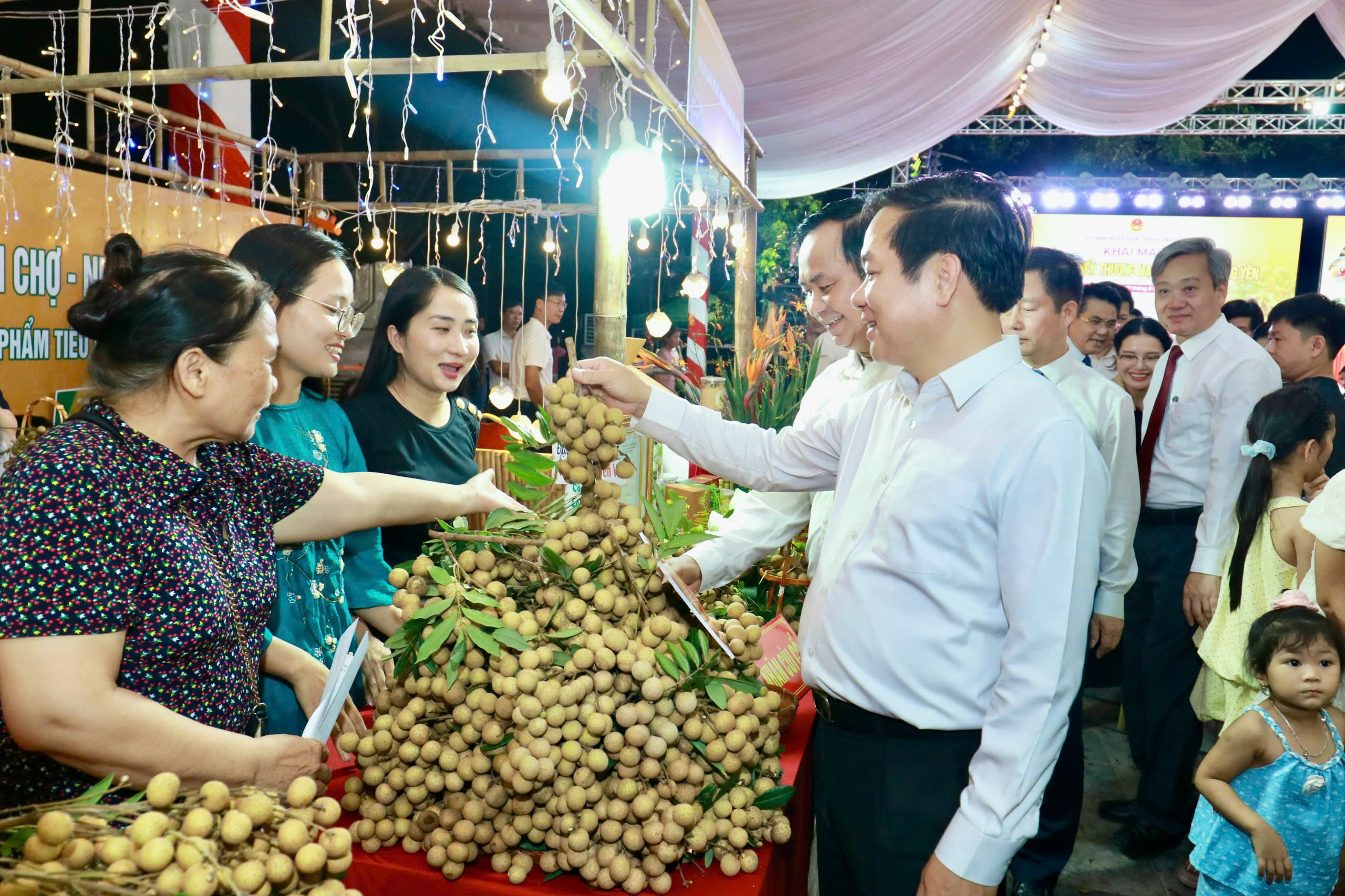 Quảng bá du lịch Hưng Yên tại Lễ hội và xúc tiến thương mại Nhãn lồng