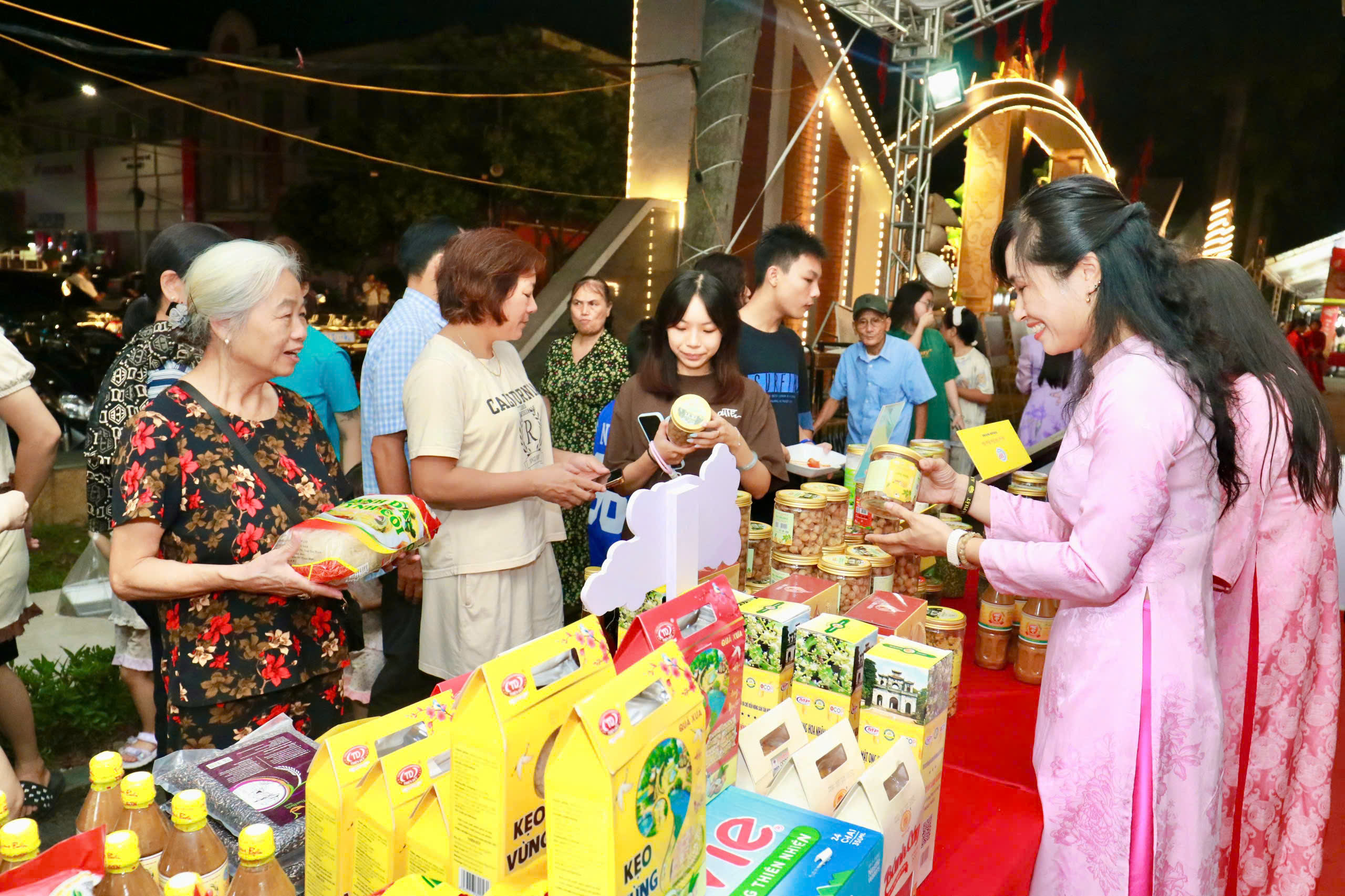 Từ đặc sản đến sản phẩm du lịch