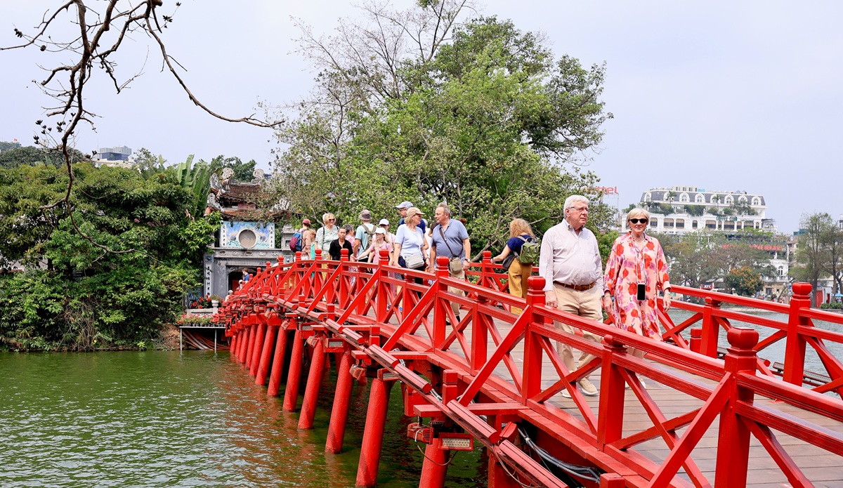 Ứng dụng công nghệ số để hệ thống hóa dữ liệu hoạt động đặt tour, đặt phòng, truy vết lịch trình khi cần thiết