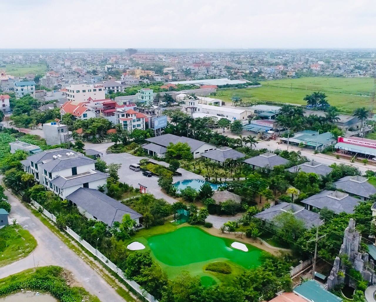 Làng Việt Hotel & Resort 